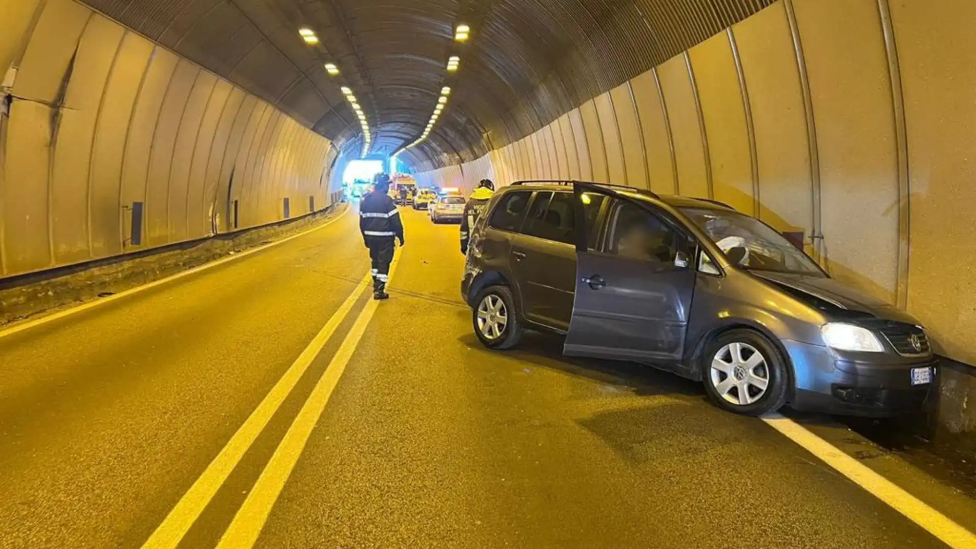 Isernia: traffico in tilt sulla statale 17 all’altezza delle Galleria di Isernia Nord. Si scontrano due autovetture.